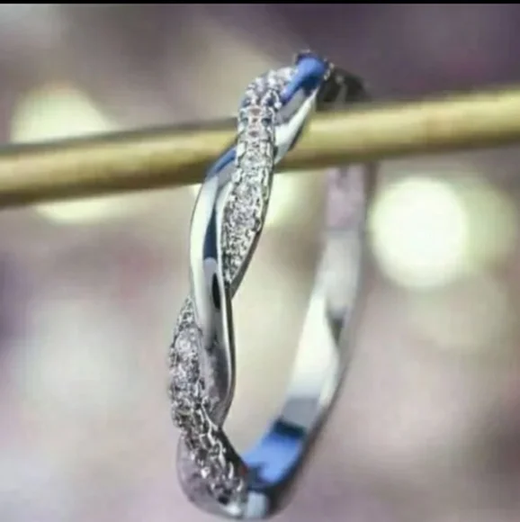 Dazzling Silver Women's Twisted Ring - Picture 2 of 3